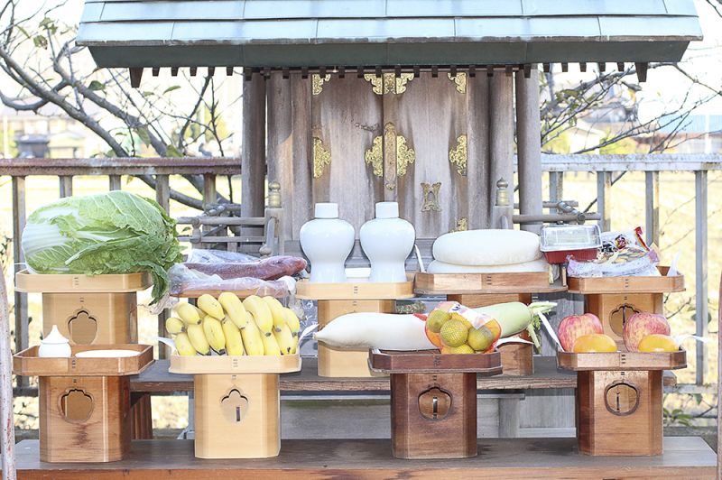 thần linh và con người cùng thưởng thức món ăn thần linh và con người cùng thưởng thức món ăn